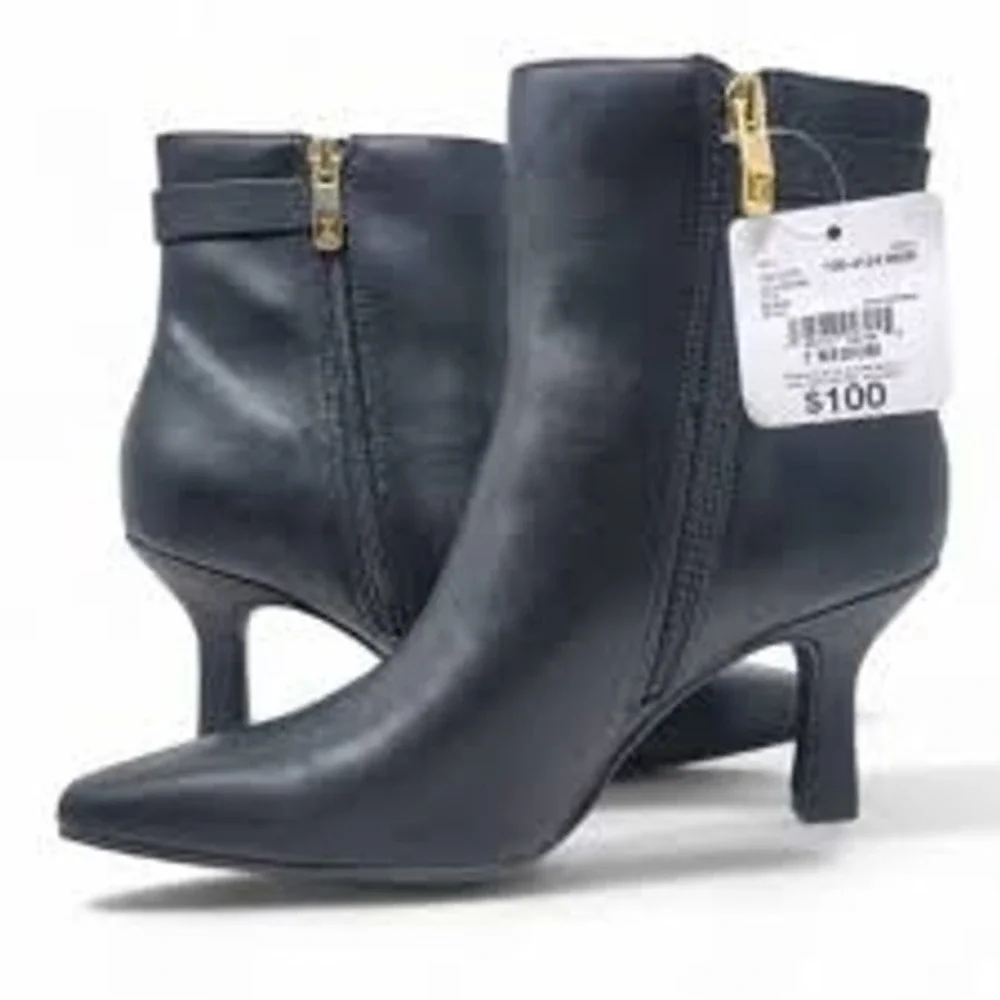 Minimalist Liz Claiborne Black Pointed Toe Kitten Heel Ankle Booties 11 NEW